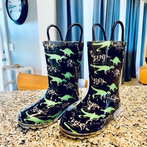 ⚡️Light up⚡️dinosaur rain boots size 9/10